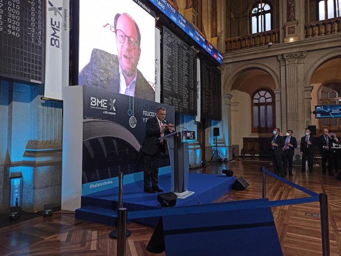 El consejero delegado de Bolsas y Mercados Españoles (BME), Javier Hernani, y el presidente no ejecutivo de BME, Jos Dijsselhof, presente a través de videoconferencia