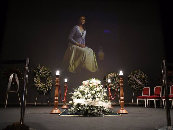 Capilla ardiente de Verónica Forqué instalada en el Teatro Español