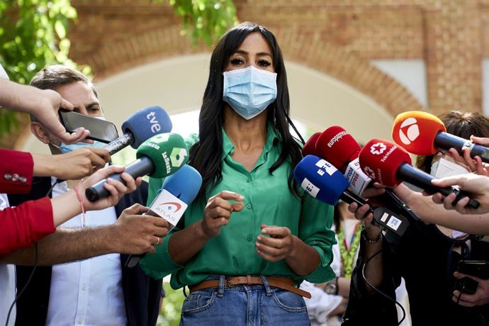 Archivo - La vicealcaldesa de Madrid, Begoña Villacís ofrece declaraciones a los medios durante su visita al Centro de Acogida Municipal Para Personas Sin Hogar San Isidro, a 20 de mayo de 2021, en Madrid (España). La visita coincide con el inicio de la