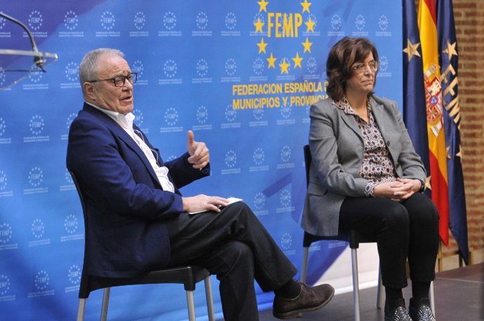 El presidente de la DPH, Miguel Gracia, en la sede de la FEMP.