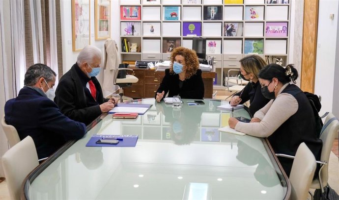 Reunión de la presidenta de la Diputación de Huelva, María Eugenia Limón,  con el presidente del CESpH, Juan Antonio Márquez Domínguez.