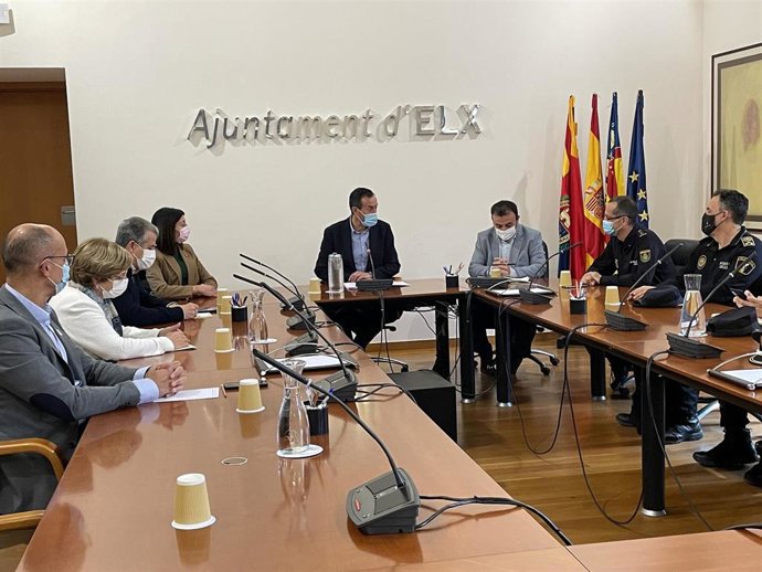 Alcalde Elche y hospitales apelan a la responsabilidad social para frenar los contagios y evitar restricciones