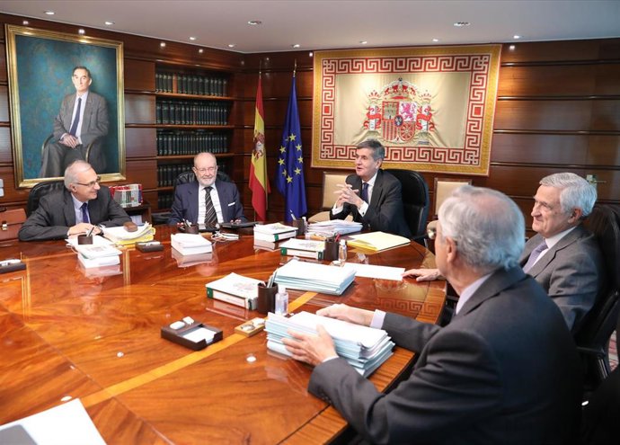 Vista general del primer Pleno jurisdiccional tras la renovación del órgano, en el Tribunal Constitucional, a 15 de diciembre de 2021, en Madrid, (España). Durante la sesión han estudiado las recusaciones que han planteado varios de los líderes independ