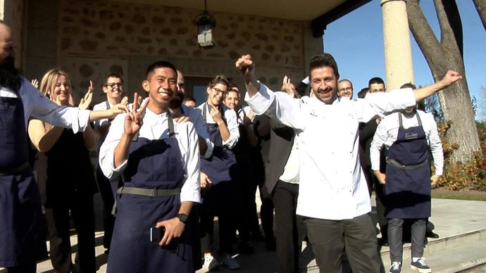 Iván Cerdeño con su quipo