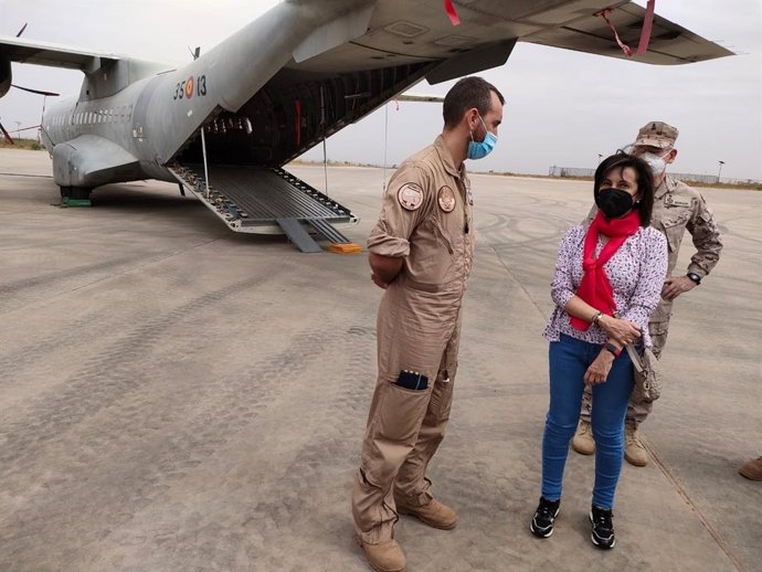 La ministra de Defensa, Margarita Robles, visita las tropas españolas desplegadas en Dakar (Senegal) en el 'Destacamento Marfil'