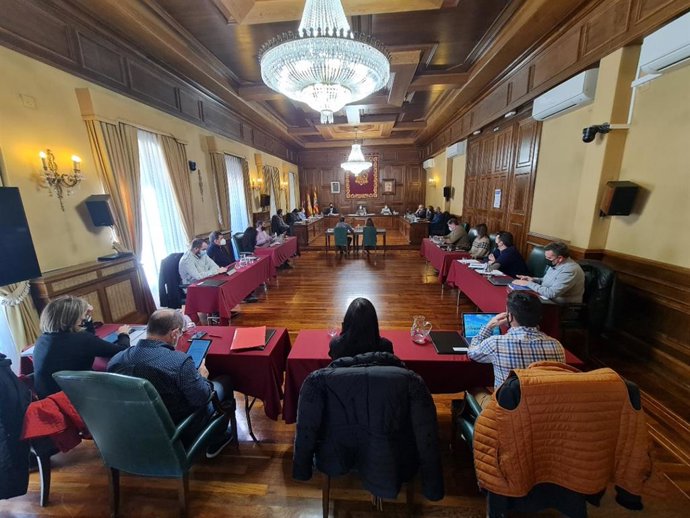 Pleno extraordinario del Ayuntamiento de Teruel de este miércoles.