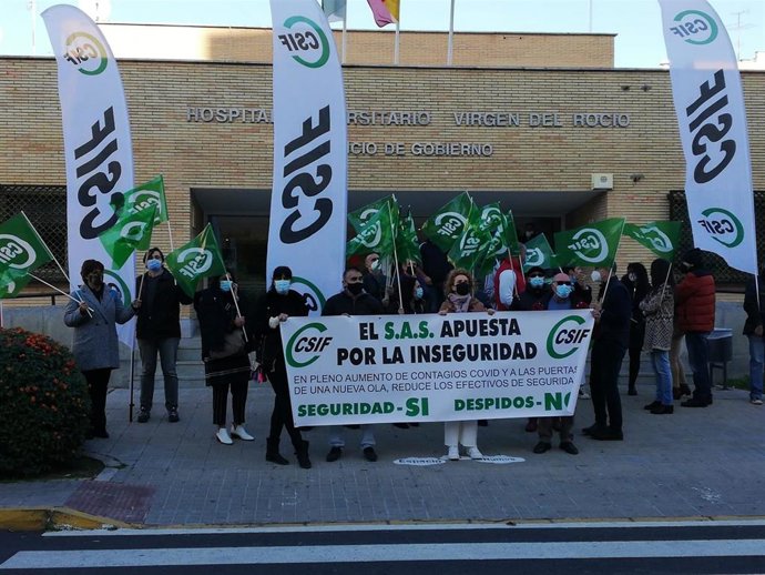 Concentración de CSIF en el Hospital Virgen del Rocío de Sevilla