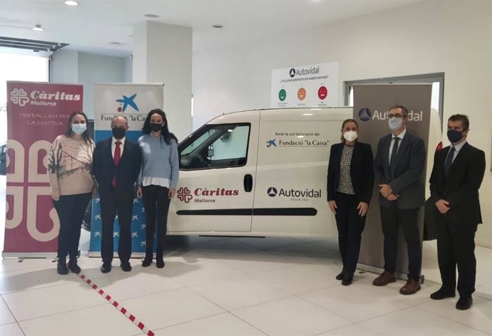 Furgoneta entregada a Cáritas Mallorca para los Centros de Distribución de Alimentos de la entidad.