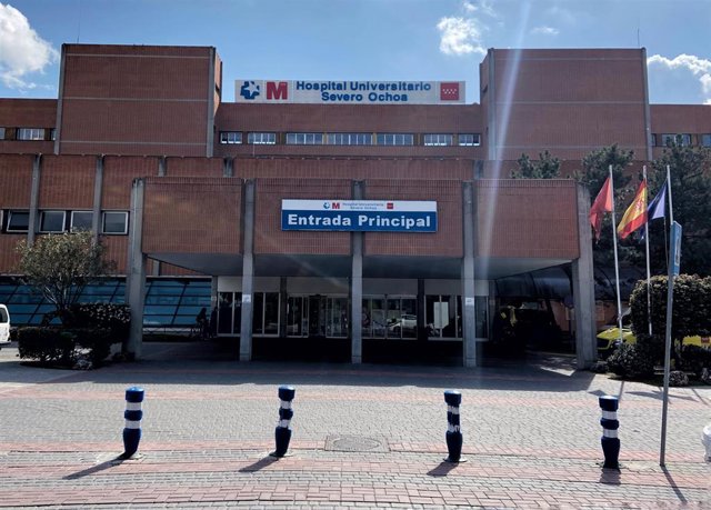 Archivo - Entrada principal del Hospital Severo Ochoa de Leganés