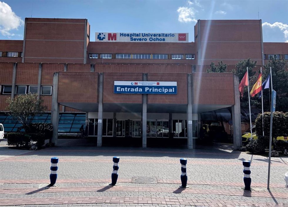 Archivo - Entrada principal del Hospital Severo Ochoa de Leganés