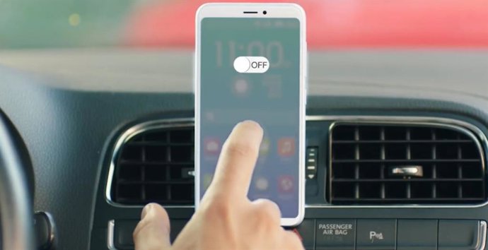 Imagen de la campaña 'Cuando conduzcas, aparca el móvil'