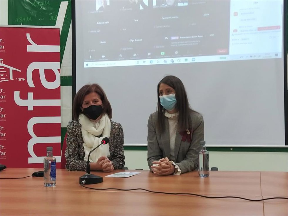 La presidenta de Amfar y la diputada provincial de Igualdad de Almería.