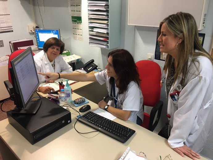 Profesionales del hospital de Elche que han participado en el estudio entre padecer VIH y sufrir abusos.