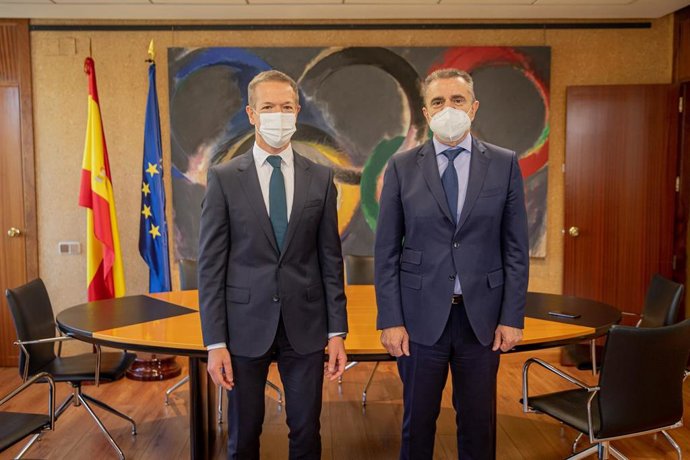 El presidente del Senado, Ander Gil, y el presidente del Consejo Superior de Deportes, José Manuel Franco.