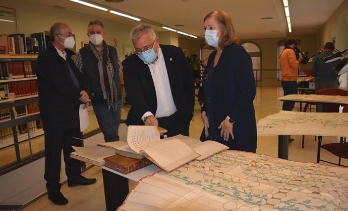 Alicante abre a investigadores y curiosos de la biblioteca familiar del VIII Barón de Finestrat