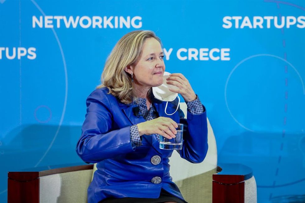 La vicepresidenta primera y ministra de Asuntos Económicos y Transformación Digital, Nadia Calviño, en la jornada  'Reformas para la Recuperación: productividad, crecimiento empresarial y clima de negocios, a 15 de diciembre de 2021, en Madrid (España).