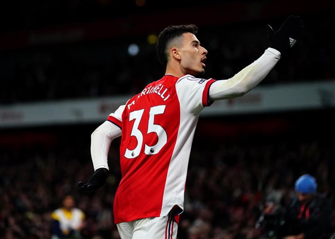 15 December 2021, United Kingdom, London: Arsenal's Gabriel Martinelli celebrates scoring his sides first goal during the English Premier League soccer match between Arsenal and West Ham United at Emirates Stadium. Photo: Nick Potts/PA Wire/dpa