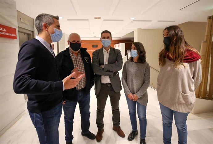 El vicepresidente y también consejero de Deportes, Pablo Zuloaga, en la presentación del boletín de espeleología