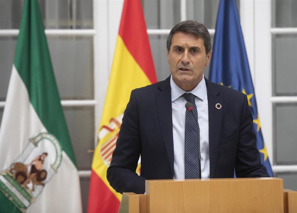 Archivo - El delegado del Gobierno en Andalucía, Pedro Fernández, en rueda de prensa en la Delegación del Gobierno en Andalucía