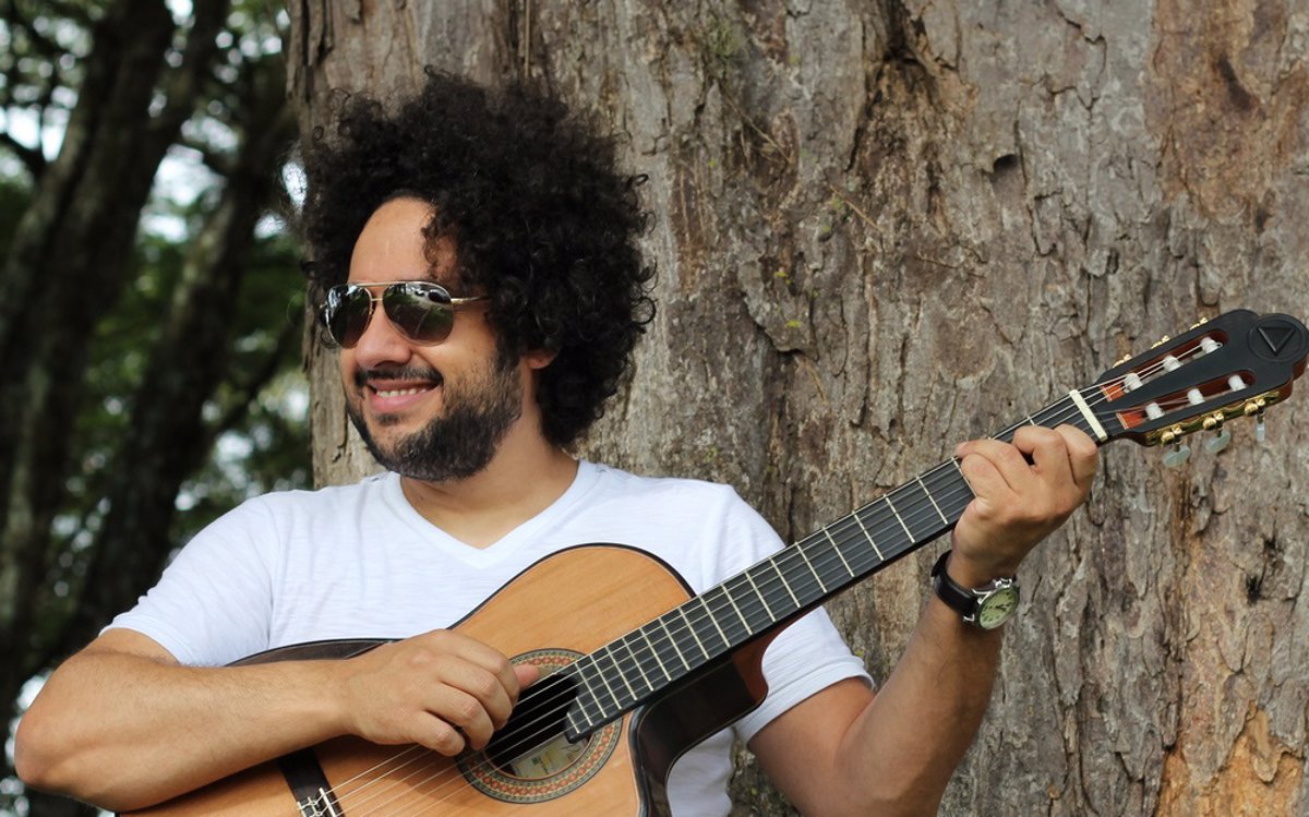 Guitarist Diego Figueiredo performs in the Canary Islands with two ...