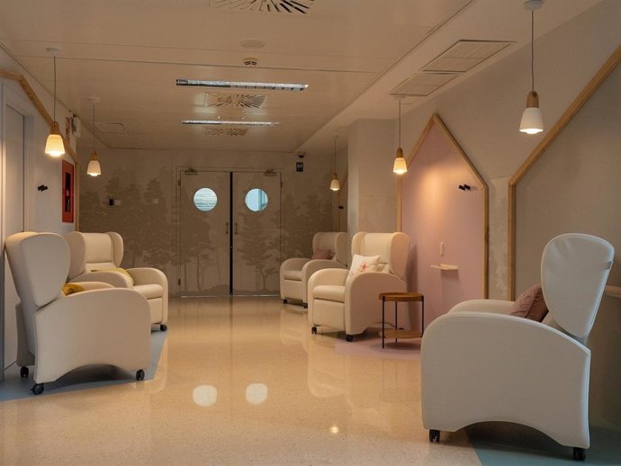 El hospital Virgen de la Arrixaca de Murcia ha llevado a cabo la reforma de la Sala de Espera de la UCI Pediátrica y la Sala de Padres anexa gracias a la colaboración con la Fundación Aladina.