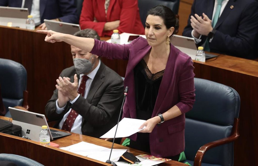La portavoz de Vox, Rocío Monasterio, durante un pleno de la Asamblea de Madrid, a 16 de diciembre de 2021, en Madrid (España). Durante esta sesión se debate y vota la derogación de las leyes LGTBIQ+ en Madrid propuesta por Vox. La previsión es que la m