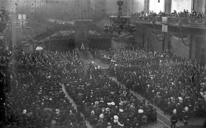 Jocs Florals en homenaje a Mariscal Joseph Joffre en Barcelona en 1920