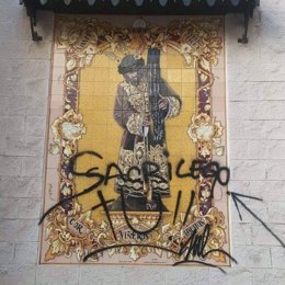 Abogados Cristianos denuncian las pintadas contra dos iglesias del centro de Málaga