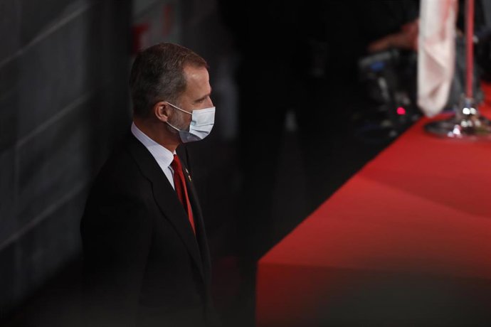 El rey Felipe VI asiste a la XVI gala del Comité Olímpico Español (COE), a 15 de diciembre de 2021, en Madrid (España). Los reyes presiden este acto, en el que se rinde homenaje a los medallistas españoles de los Juegos de Tokio 2020. La gala se produce