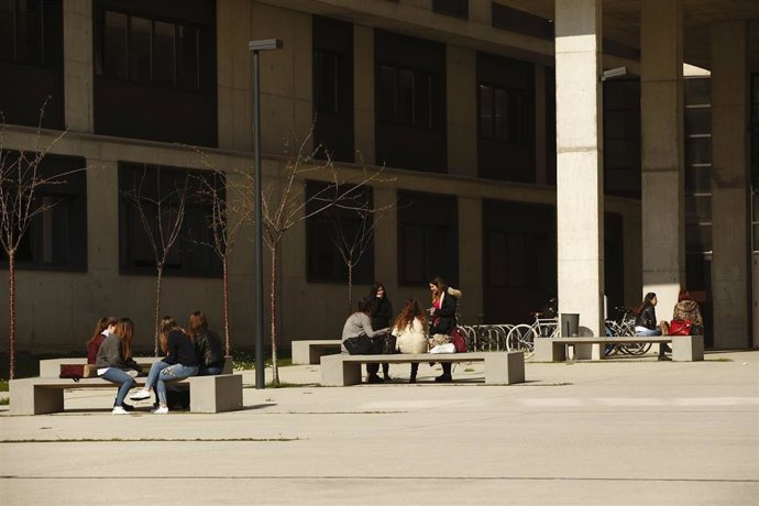 Aumenta el número de universitarios becados para cursar un máster estratégico en Aragón
