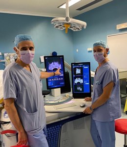 Los doctores Manuel Ruibal y Juan González Dacal.