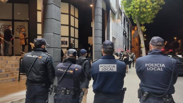 La Policía denuncia a un restaurante de Elche por no solicitar el pasaporte covid a los clientes