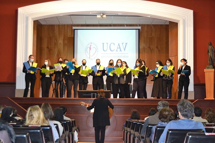 Festival Misionero de Navidad de la UCAV para apoyar el viaje a Chile del próximo verano.