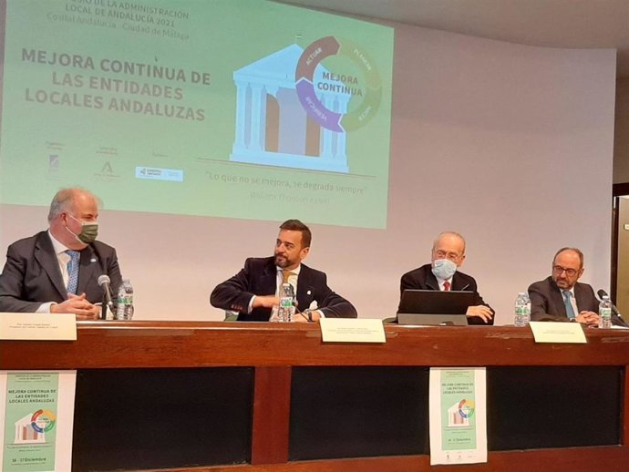 Mesa inaugural del simposio 'Mejora continua de las entidades locales andaluzas'