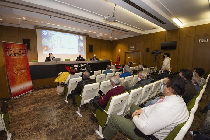 Reunión del diputado de Provincia Digital, Santos Jorna, con alcaldes de la provincia para presnetarles el nuevo mecanismo de ciberseguridad