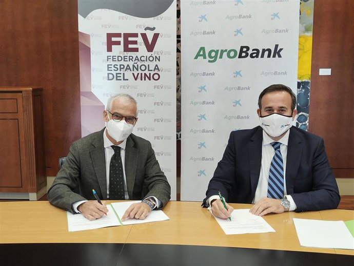 El director general de la FEV, José Luis Benítez, y el director de AgroBank, Sergio Gutiérrez