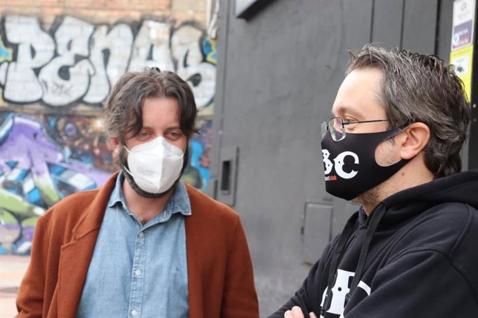 Reunión de Víctor Egío, secretario de comunicación de Podemos RM, e Isaac Vivero, presidente de la asociación de salas de conciertos Murcia Live!