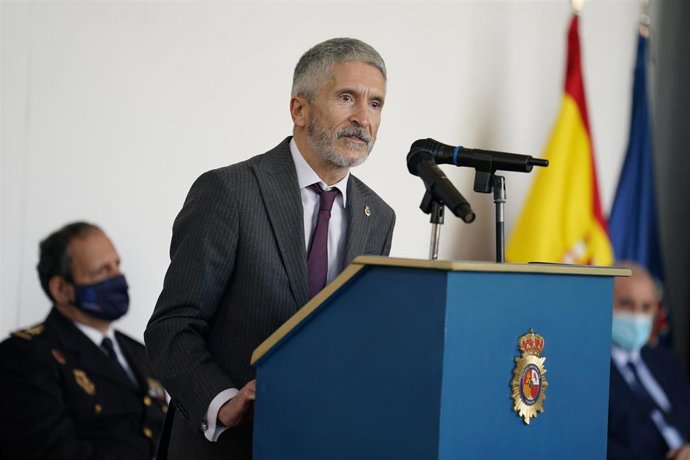 El ministro del Interior, Fernando Grande Marlaska, en el acto de toma de posesión del comisario principal Jesús Herránz Torrubia como nuevo jefe superior de Policía en el País Vasco, en Basauri (Bizkaia).
