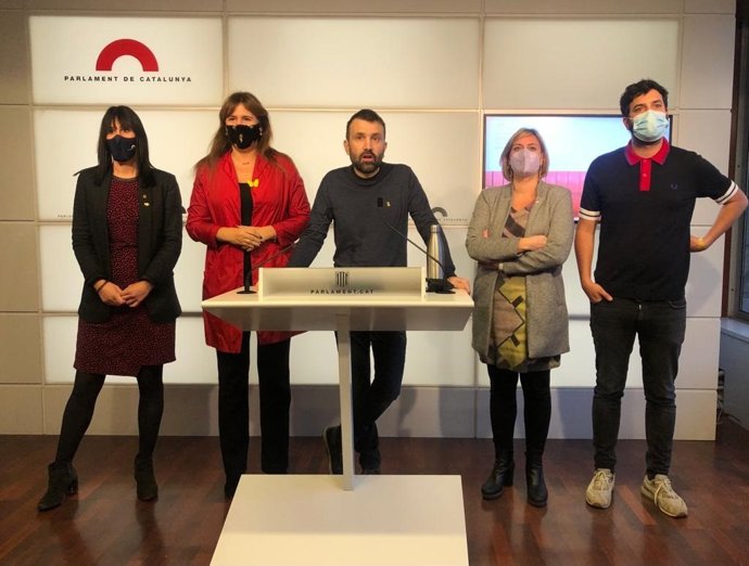 Rueda de prensa del diputado de la CUP y secretario tercero de la Mesa, Pau Juvill, junto a la presidenta del Parlament, Laura Borrs, y los miembros independentistas de la Mesa, a 16 de diciembre de 2021