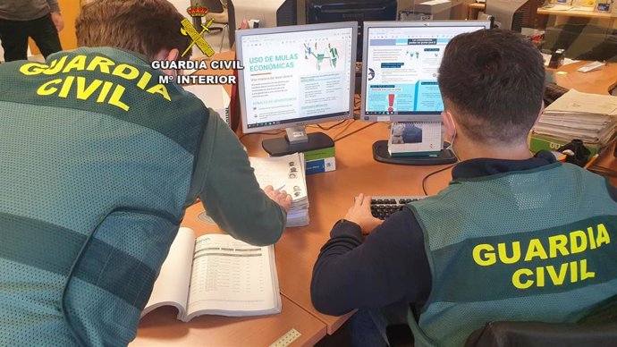 La Guardia Civil de Pontevedra desarticula una red de estafas bancarias por internet, con 32 investigados en Madrid, Toledo, Ourense y Portugal