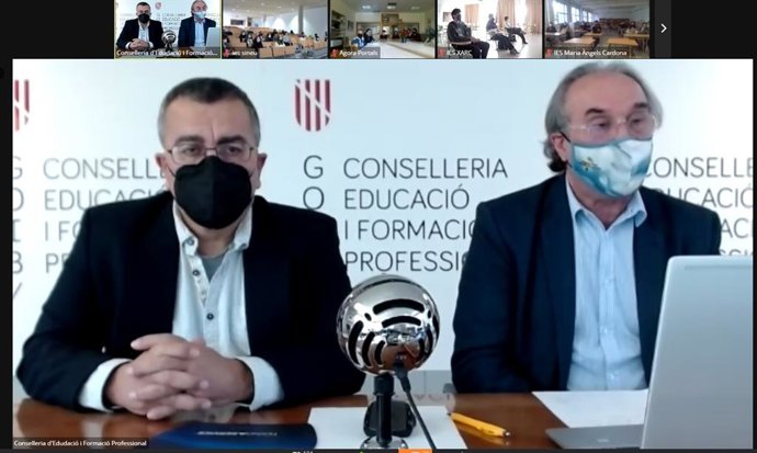 El conseller de Educación y Formación Profesional, Martí March, acompañado del director general de Planificación, Ordenación y Centros, Antoni Morante.