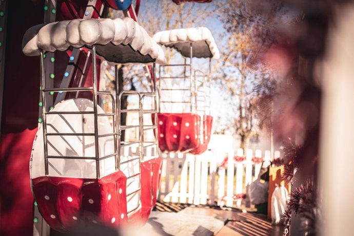 Archivo - Atracción en el mercado navideño de Mérida.