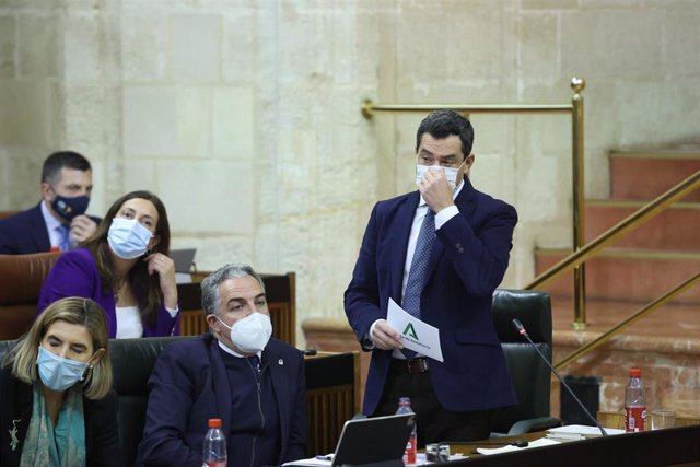 El presidente de la Junta, Juanma Moreno, en la sesión de control al gobierno en el Parlamento de Andalucía.