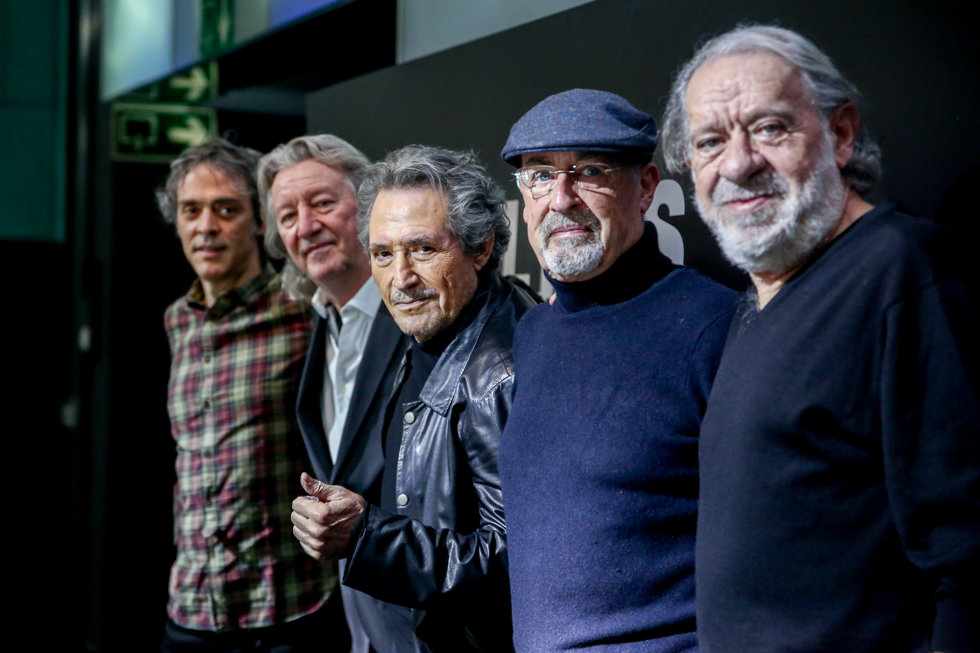 (I-D) El productor musical José Nortes, el guitarrista John Parsons, el cantante Miguel Ríos, el teclista mariano Díaz y el productor musical Carlos Narea, en la presentación del concierto por el aniversario del álbum Rock & Ríos, a 16 de diciembre