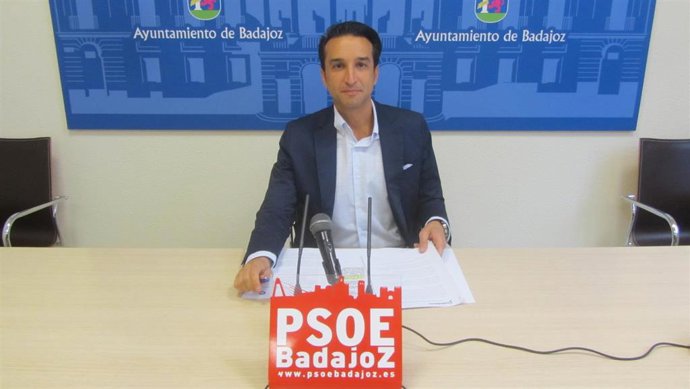 Archivo - El portavoz del PSOE en el Ayuntamiento de Badajoz, Ricardo Cabezas
