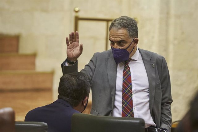 Archivo - El consejero de la Presidencia, Elías Bendodo, en una imagen de 10 de noviembre en el Parlamento de Andalucía.