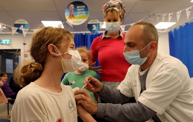Vacunación a niños contra la COVID-19 en Israel