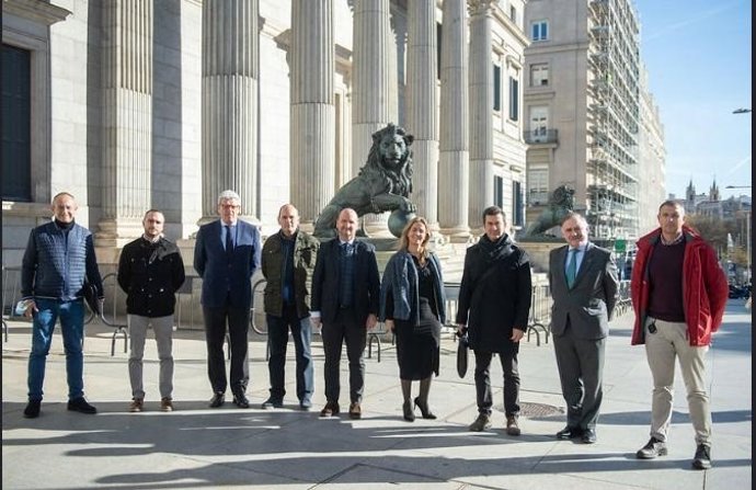 Reunión entre el PP y los representantes de la plantilla de la base de Morón