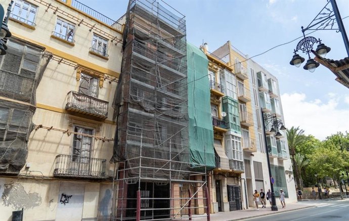 Archivo - Obras de rehabilitación de tres edificios en San Diego y Jara, en Cartagena