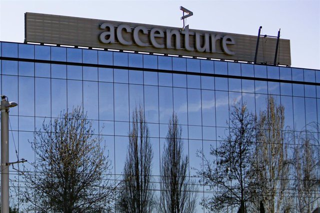 Archivo - Sedes de la empresa Accenture en el Parque Empresarial La Finca de Pozuelo de Alarcón, en Madrid.